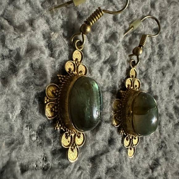 Labradorite fashion earrings gold plated 925 dimensions: 1 1/2 “ H. - Picture 2 of 3